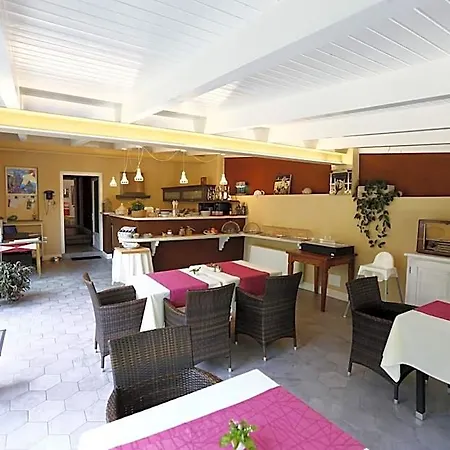 Couette-café Dei Pini 3*