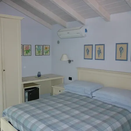 Dei Pini Couette-café 3*